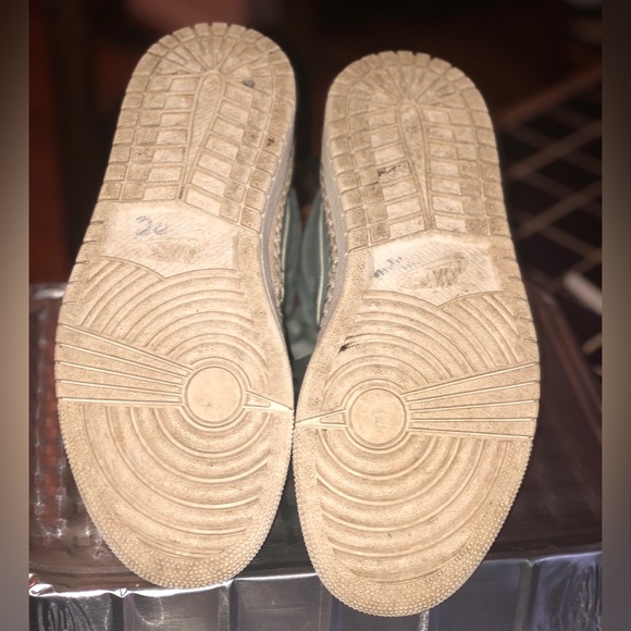 🔥AIR JORDAN RETRO 1🔥
       HIGH TOPS - Picture 9 of 11